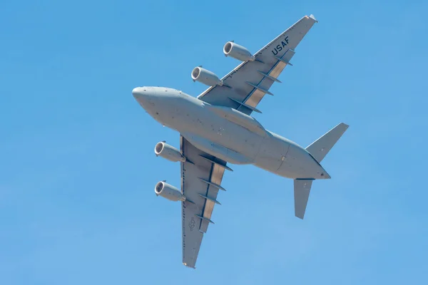 Boeing Globemaster C-17 ВВС США, летающий на Aero India 2019 — стоковое фото