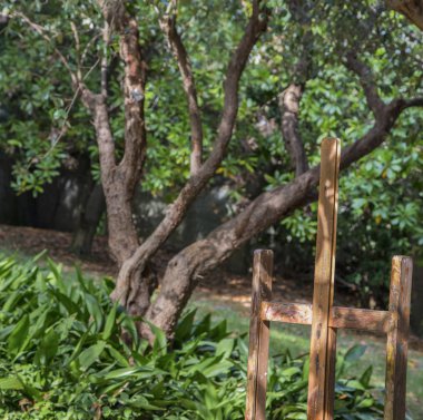 şövale dış arka plan ile boya