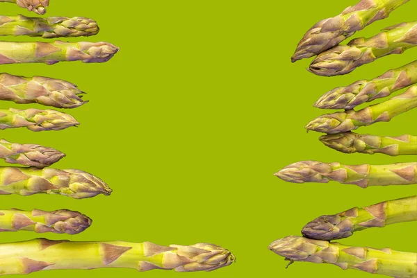 yeşil kuşkonmaz kireç yeşil arka plana sahip yüksek görünümü