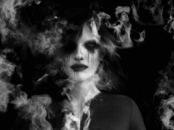 Representación 3D de la mujer fantasma disolviéndose en humo . — Foto de Stock