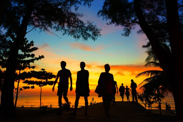 热带海滩令人惊奇的落日 — 图库照片