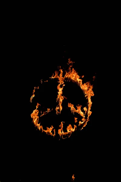 위에서 평화의 상징을 태우는 — 스톡 사진