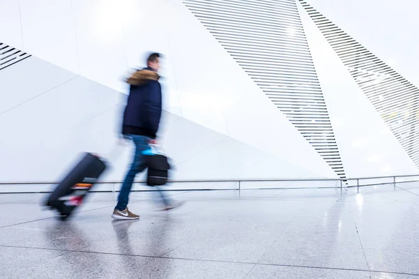 Passenger Walking Airport Motion Blur — Stock Photo, Image