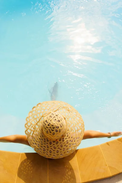 Pretty Blonde Woman Enjoying Swimming Pool Greece — Stock Photo, Image