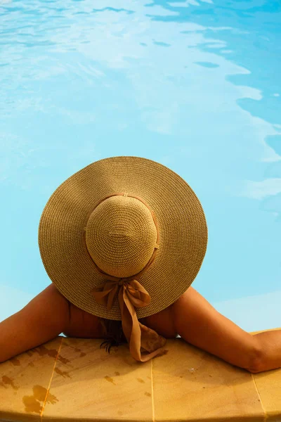 Pretty Blonde Woman Enjoying Swimming Pool Greece — Stock Photo, Image