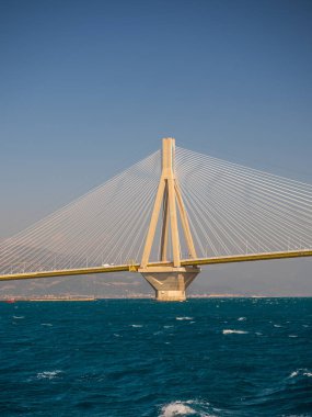 Rio Antirio köprü veya Charilaos Trikoupis Köprüsü, en uzun kablo - kaldı köprüler dünyanın Gulf of Korint ve bağlama ile anakara Yunanistan Peloponnese haçlar