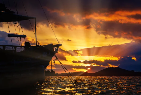 Zachód Słońca Pokładzie Jachtu Morzu Jońskim Grecji — Zdjęcie stockowe