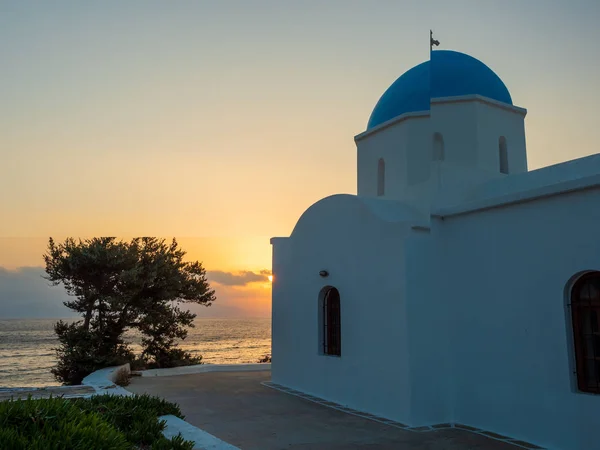 Uma Igreja Típica Nas Ilhas Gregas Paros Nascer Sol — Fotografia de Stock