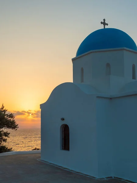 Typisk Kyrka Grekiska Öarna Paros Sunrise — Stockfoto