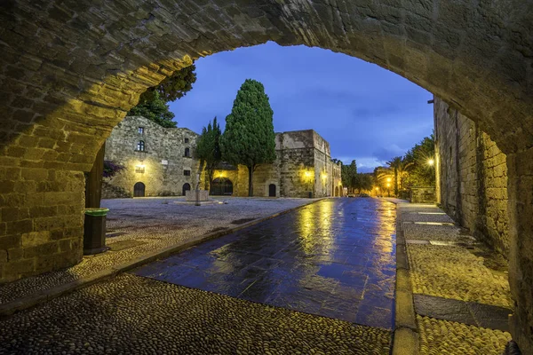 中世纪街道在老镇罗得岛希腊 — 图库照片