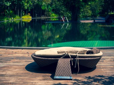 Lüks yüzme havuzunda havuz tropikal otel resort, rahatlatıcı ve boş zaman.