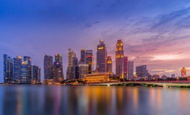 Singapore, Singapur - 17 Nisan 2018: Singapur şehir manzarası, Singapur ikonik yerlerinden olan, görünüm