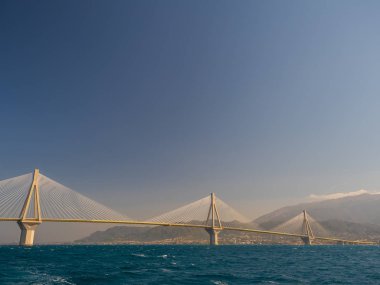 Rio Antirio köprü veya Charilaos Trikoupis Köprüsü, en uzun kablo - kaldı köprüler dünyanın Gulf of Korint ve bağlama ile anakara Yunanistan Peloponnese haçlar