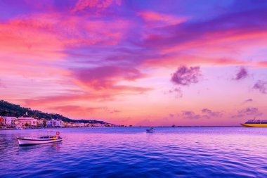 Zante kasaba Harbor, Zakinthos Yunanistan üzerinden günbatımı