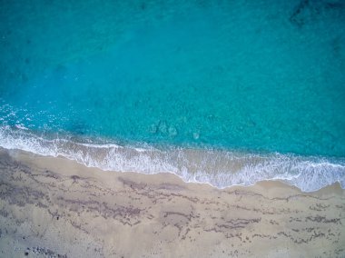 Plajda bir dronun Üstten Görünüm