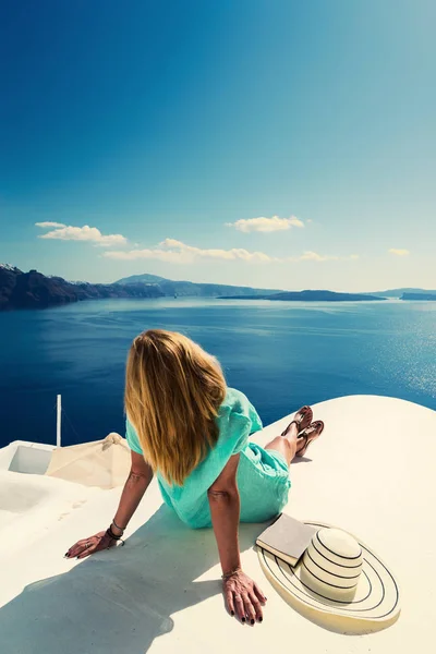Luxus Utazási Nyaralás Néz Kilátás Nyílik Santorini Sziget Görögországban Csodálatos — Stock Fotó