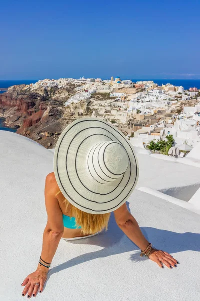 Πολυτελείς Διακοπές Θέα Νησί Της Σαντορίνης Στην Ελλάδα Εκπληκτική Θέα — Φωτογραφία Αρχείου