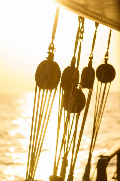 Sonnenuntergang Auf Dem Segelboot Deck Während Einer Kreuzfahrt Den Kykladen — Stockfoto