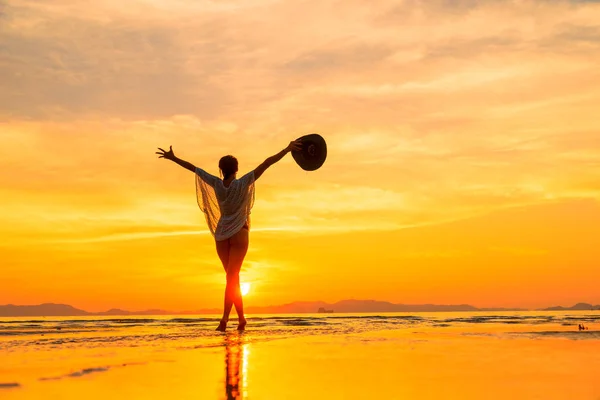 Hermosa Mujer Playa Tailandia — Foto de Stock