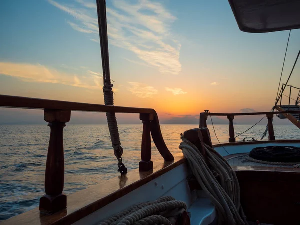 Захід Сонця Палубі Вітрильник Крейсерських Кіклади Греція — стокове фото