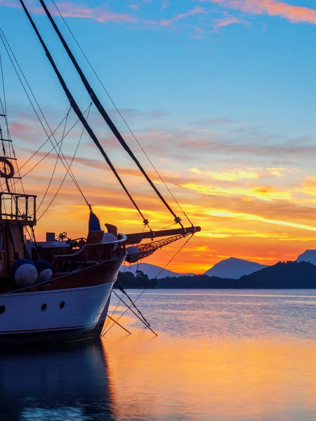 Jacht Wschodzie Słońca Zatoce Nidri Grecja Wyspa Lefkas — Zdjęcie stockowe