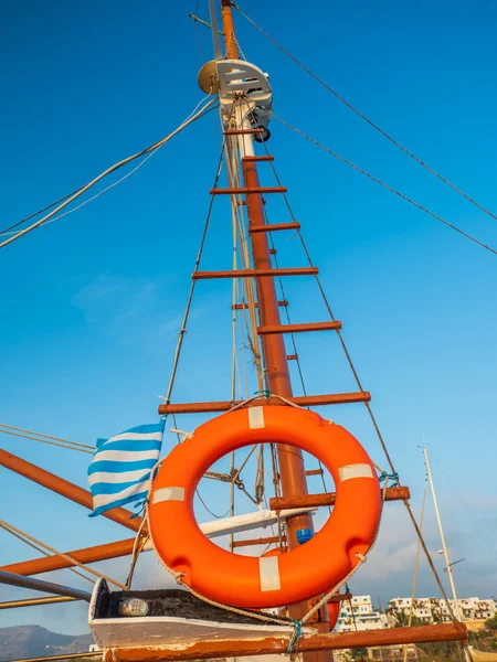 Αλιευτικό Σκάφος Στον Κόλπο Αγία Γαλήνη Κρήτη — Φωτογραφία Αρχείου