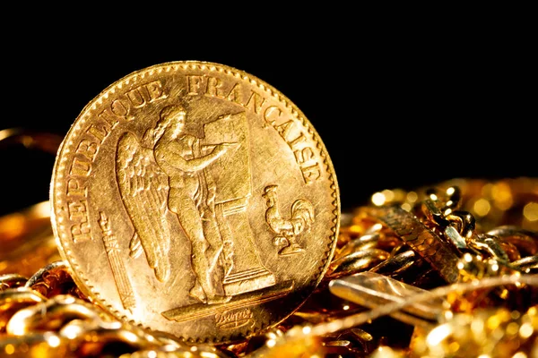 Πραγματικό Χρυσό Κέρματα Σκούρο Φόντο — Φωτογραφία Αρχείου