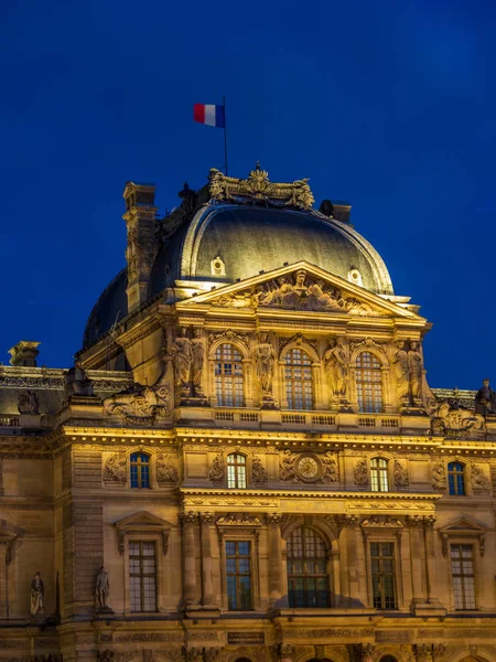 フランス 2018 パリのルーヴル美術館世界のほとんどヴィジット博物館 — ストック写真