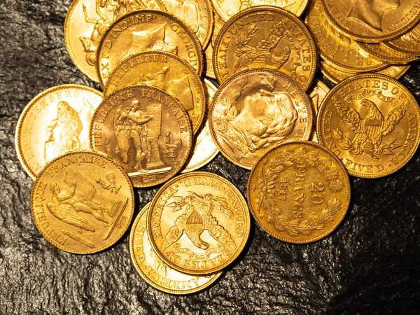 Close Real Gold Money Coin Stacking Dark Background — Stock Photo, Image