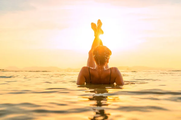 Bella Donna Sulla Spiaggia Thailandia — Foto Stock