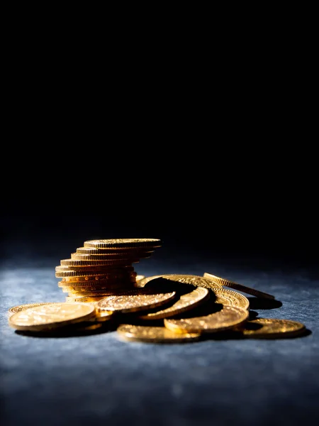 Real Gold Coins Dark Background — Stock Photo, Image