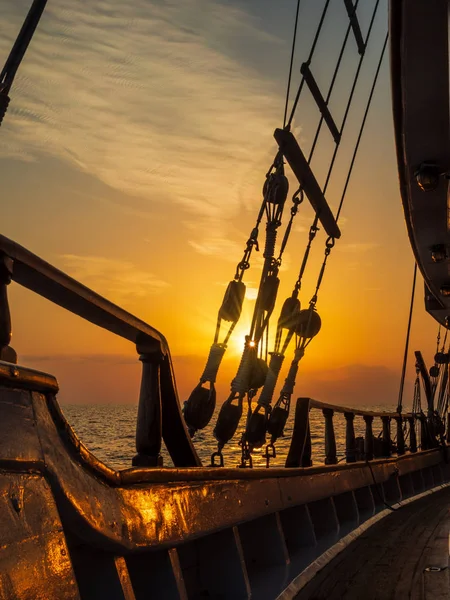 Sunset Sailboat Deck While Cruising Cyclades Greece — Stock Photo, Image