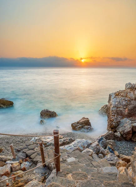 ギリシャ パロス島日の出 Piso リヴァーディ ビーチ — ストック写真