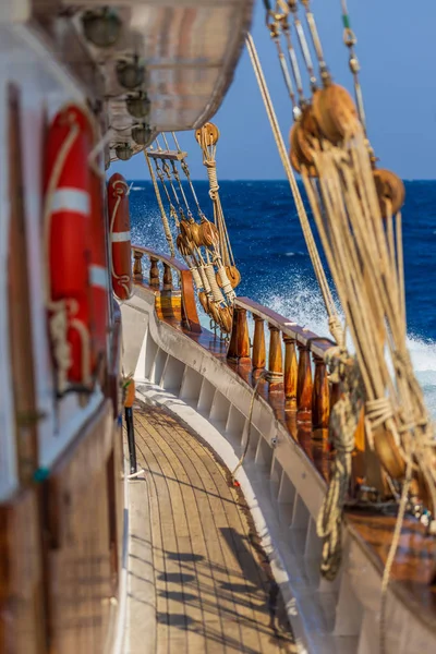 Altes Schiff Nimmt Fahrt Auf Altes Segelschiff Hintergrund — Stockfoto
