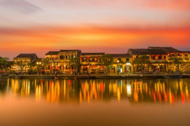Hoi An, Vietnam - 18 Şubat 2017: gece mesire şehri Hoi An. turist landmark şehrin Hoi An. Vietnam