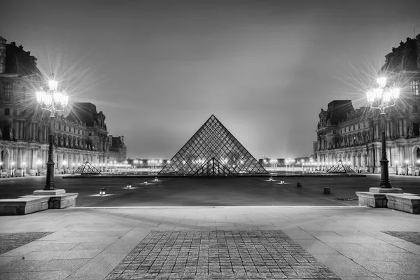 Paris Franciaország December 2018 Louvre Múzeum Éjszakai Párizs Franciaország Világ — Stock Fotó