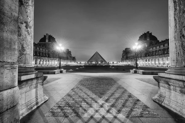 Παρίσι Γαλλία Δεκεμβρίου 2018 Μουσείο Του Λούβρου Βράδυ Στο Παρίσι — Φωτογραφία Αρχείου