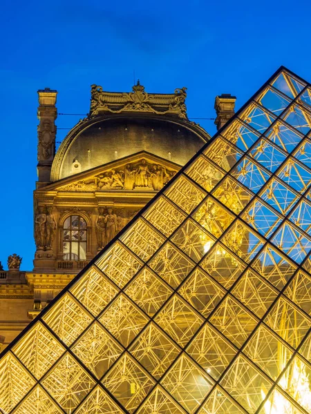 フランス 2018 パリのルーヴル美術館世界のほとんどヴィジット博物館 — ストック写真