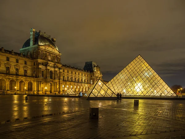 フランス 2018 パリのルーヴル美術館世界のほとんどヴィジット博物館 — ストック写真