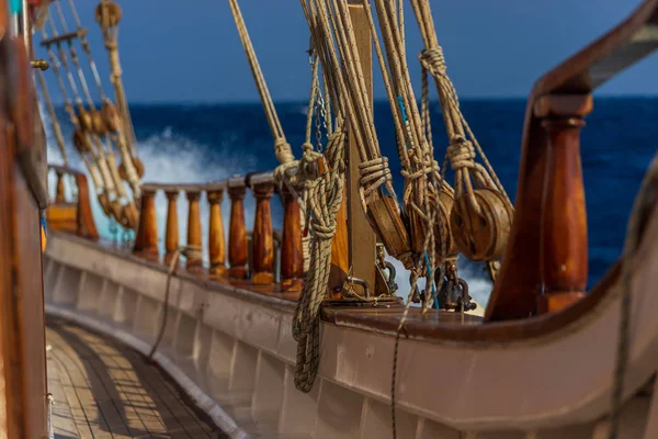 Viejo Barco Ataca Viejo Velero Contexto — Foto de Stock