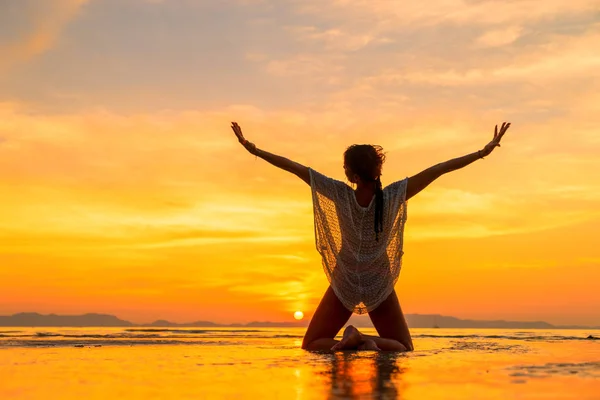 Vacker Kvinna Stranden Thailand — Stockfoto