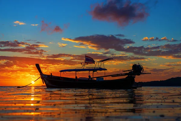 Rawai Beach Andamán Hosszú Farkú Csónak Dél Thaiföld Phuket Süt — Stock Fotó