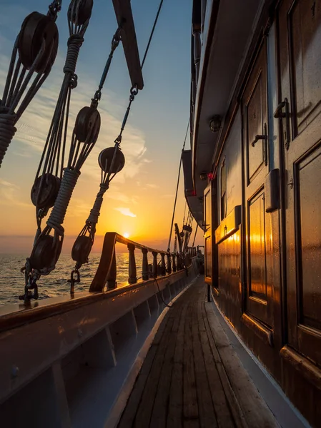 Sunset Sailboat Deck While Cruising Cyclades Greece — Stock Photo, Image