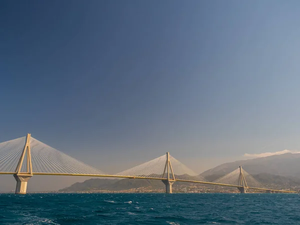 Rio Antirio Bridge Lub Charilaos Most Jeden Najdłużej Kabel Przebywał — Zdjęcie stockowe