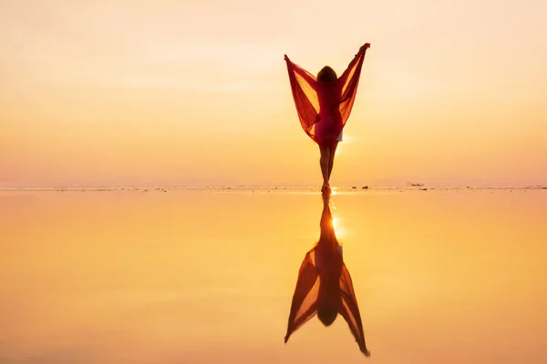 Belle Femme Sur Plage Thaïlande Coucher Soleil — Photo