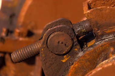 Geminin ilk bölümünde bağlantı kaldırma aygıt.