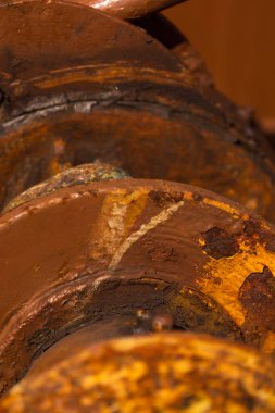 Geminin ilk bölümünde bağlantı kaldırma aygıt.