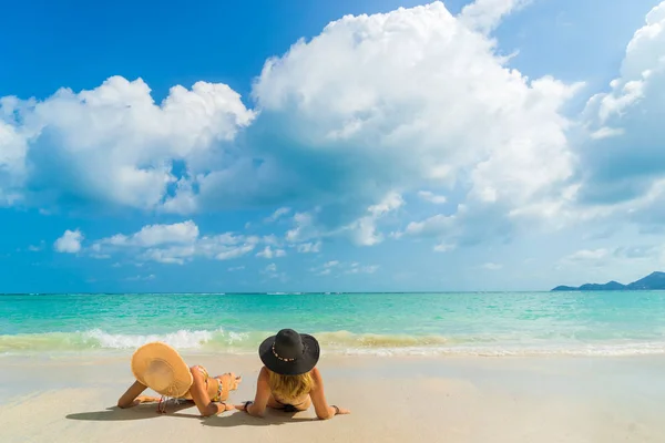 Mulher Bronzeada Férias Inverno Praia Tropical — Fotografia de Stock