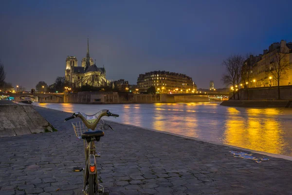 Париж Декабря 2017 Велиб Велосипед Соборе Парижской Богоматери Ile Cite — стоковое фото