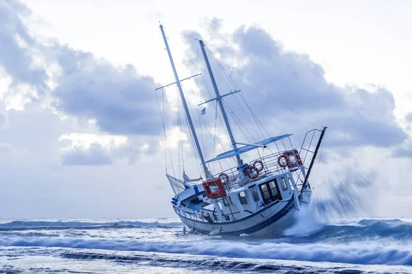 Fishing Boat Shipwreck Abandoned Shipwreck Wrecked Boat Abandoned Stand Beach — Stock Photo, Image